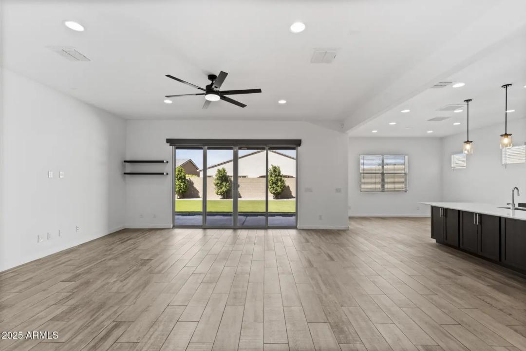 Real Estate Picture 4