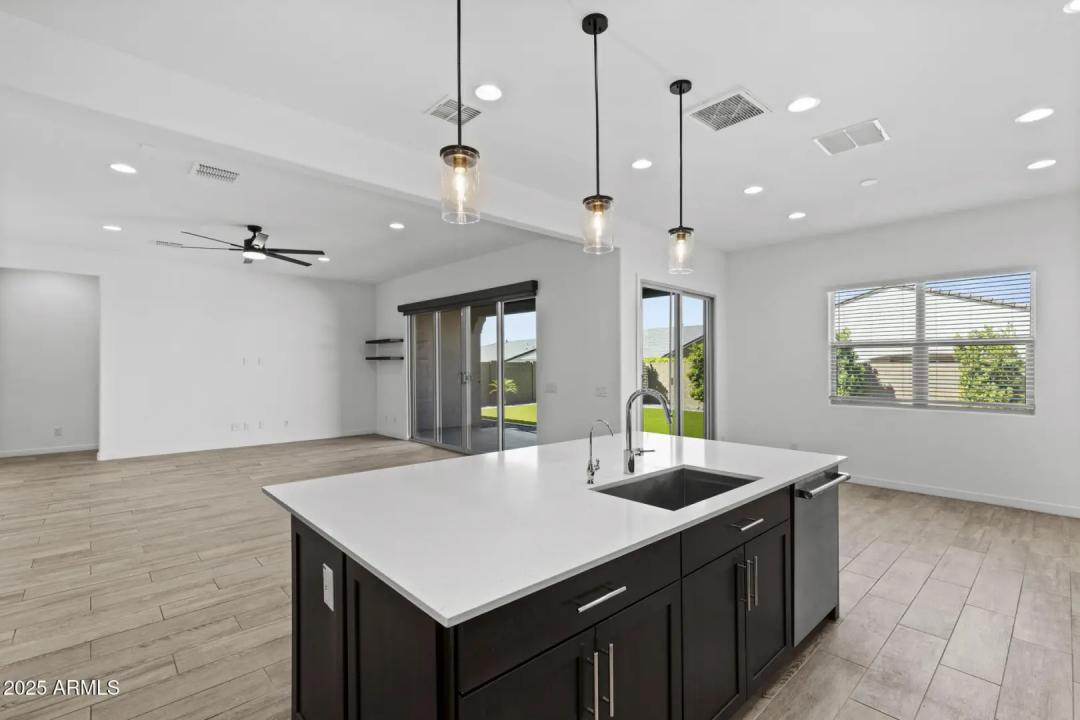 Real Estate Picture 7
