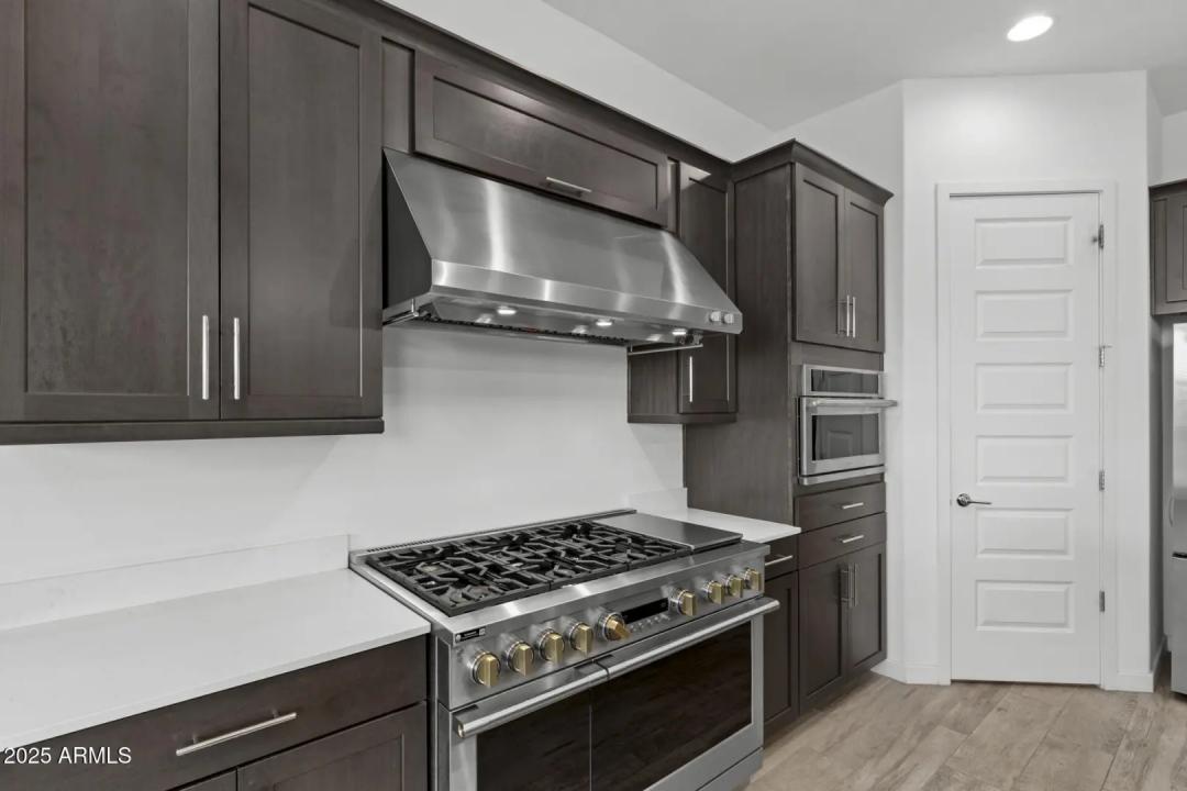 Real Estate Picture 8