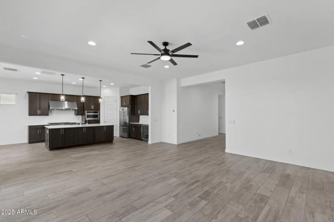 Real Estate Picture 10