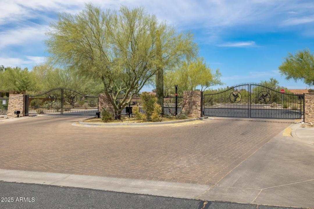 Real Estate Picture 24