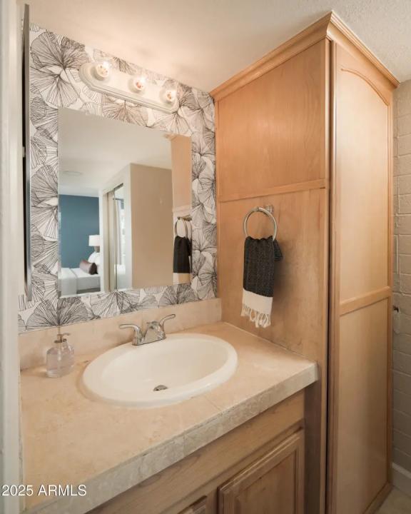 Real Estate Picture 8