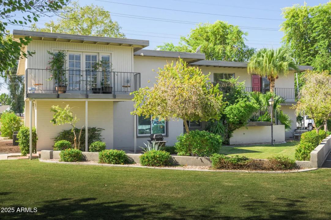 Real Estate Picture 9