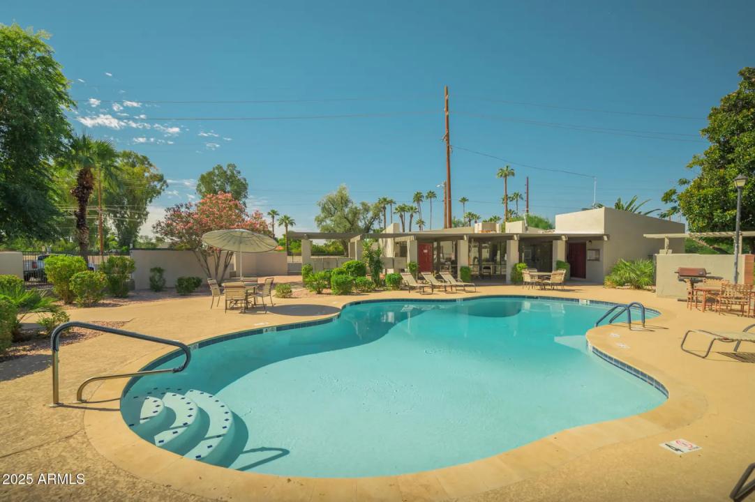 Real Estate Picture 12