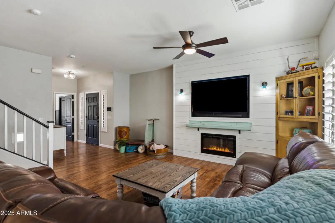 Real Estate Picture 9