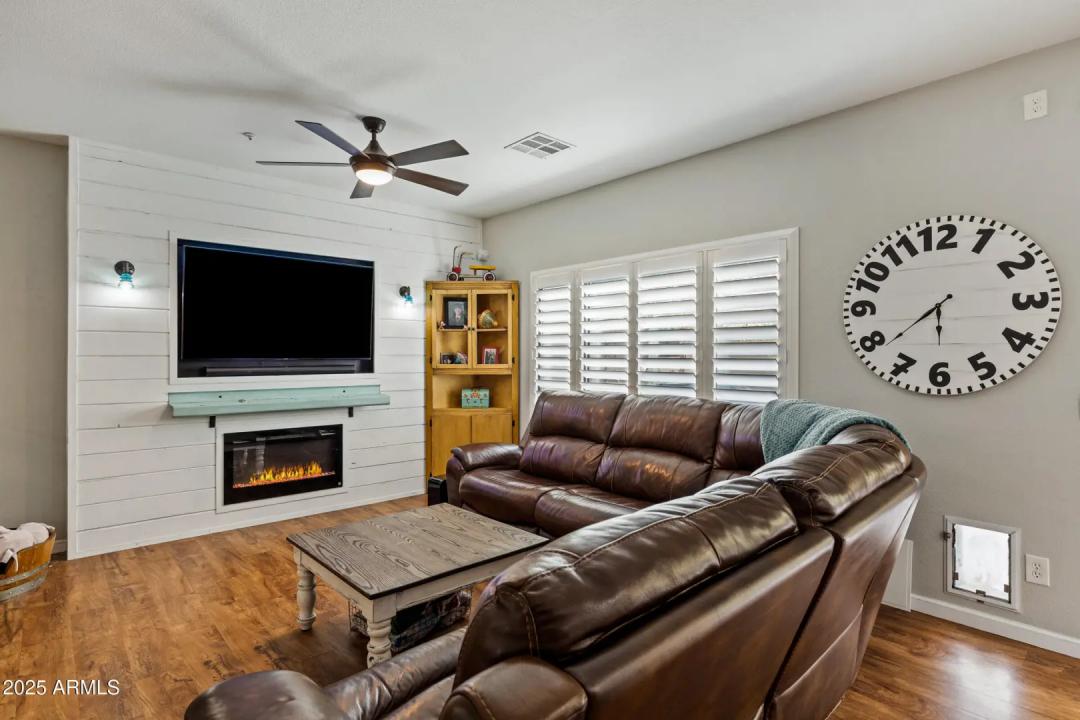 Real Estate Picture 10