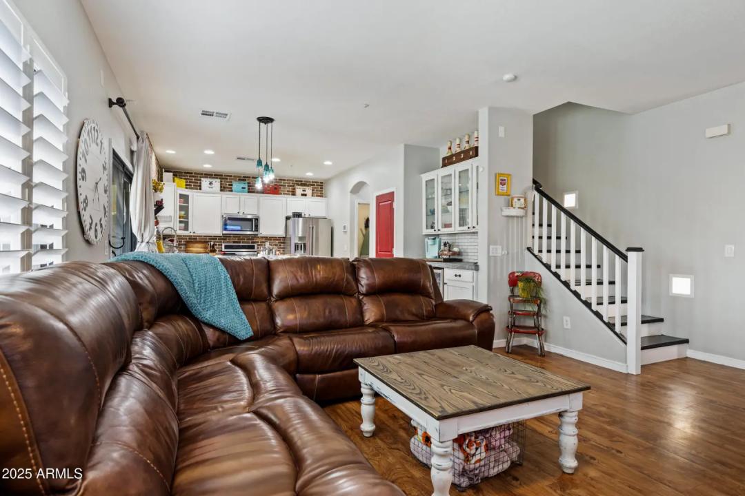 Real Estate Picture 11