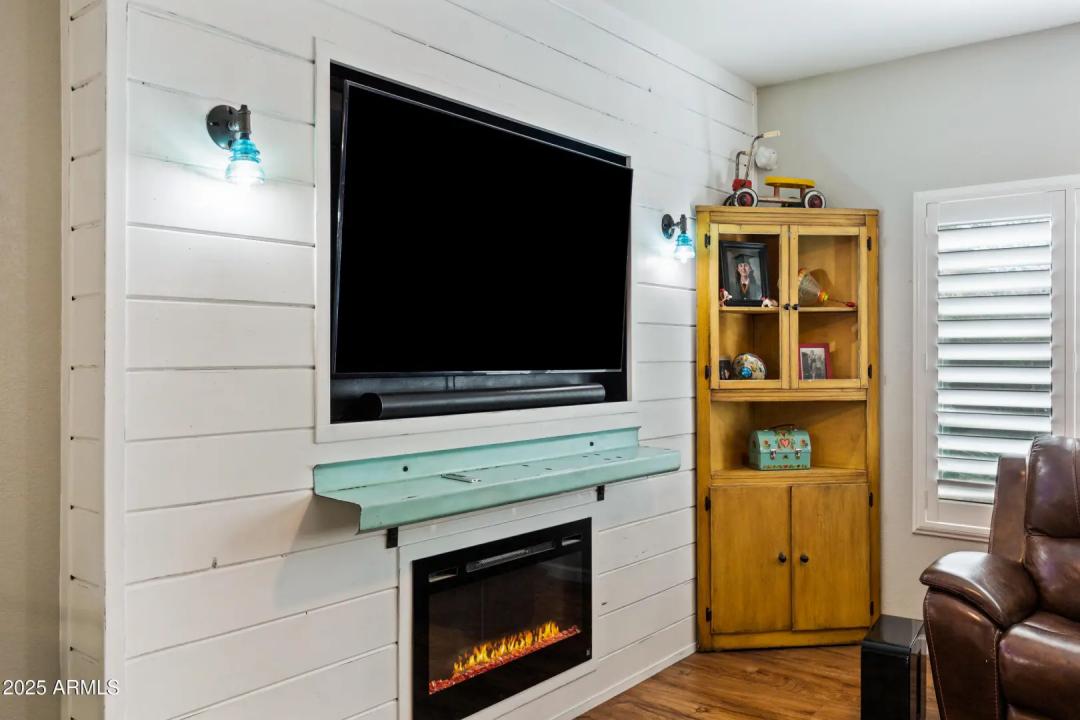 Real Estate Picture 14