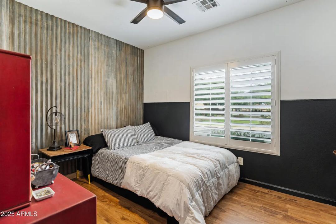 Real Estate Picture 15