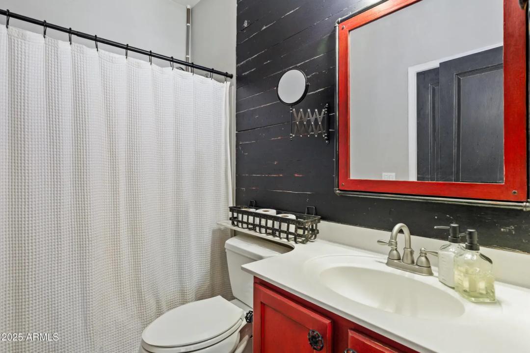 Real Estate Picture 17