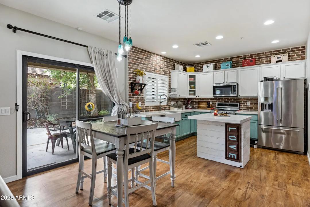Real Estate Picture 18