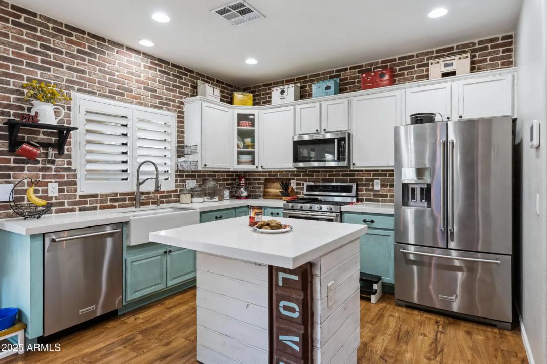Real Estate Picture 19