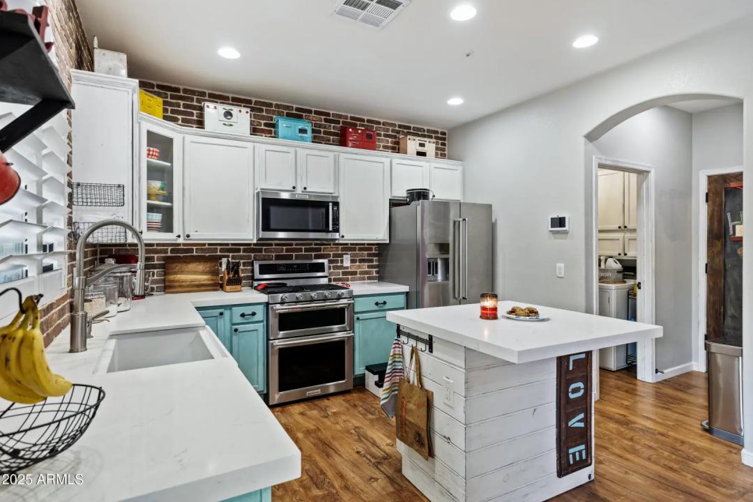 Real Estate Picture 22