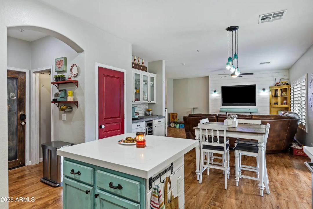 Real Estate Picture 23