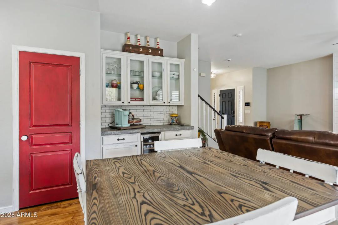 Real Estate Picture 24