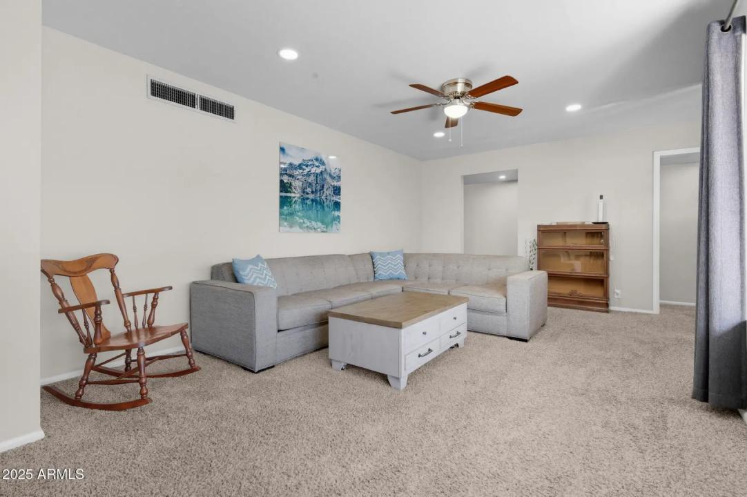 Real Estate Picture 4