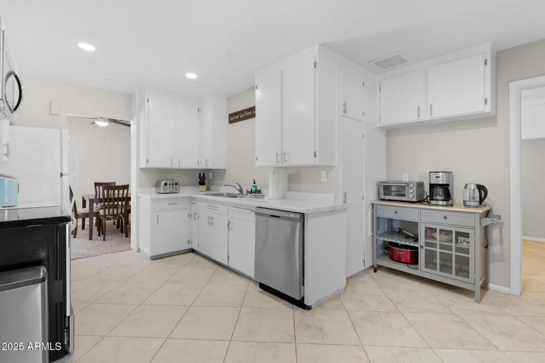 Real Estate Picture 8