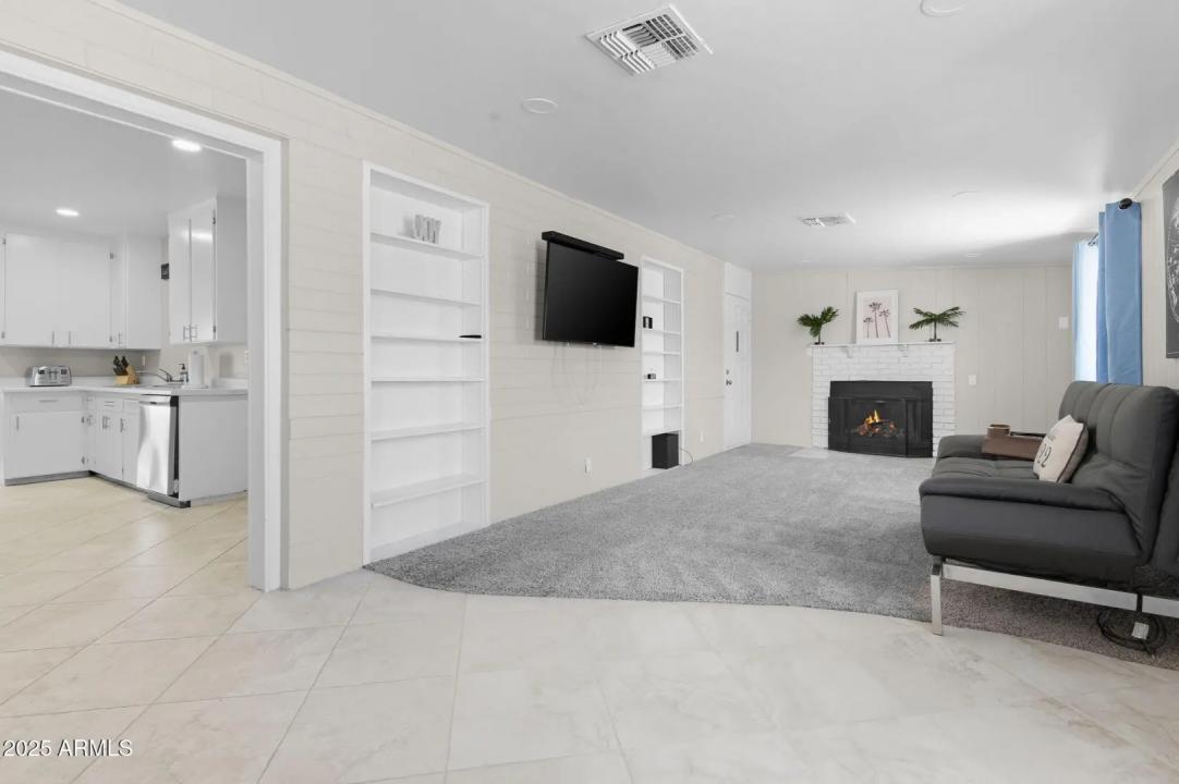 Real Estate Picture 10
