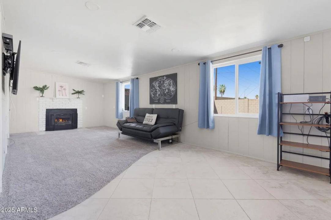 Real Estate Picture 11