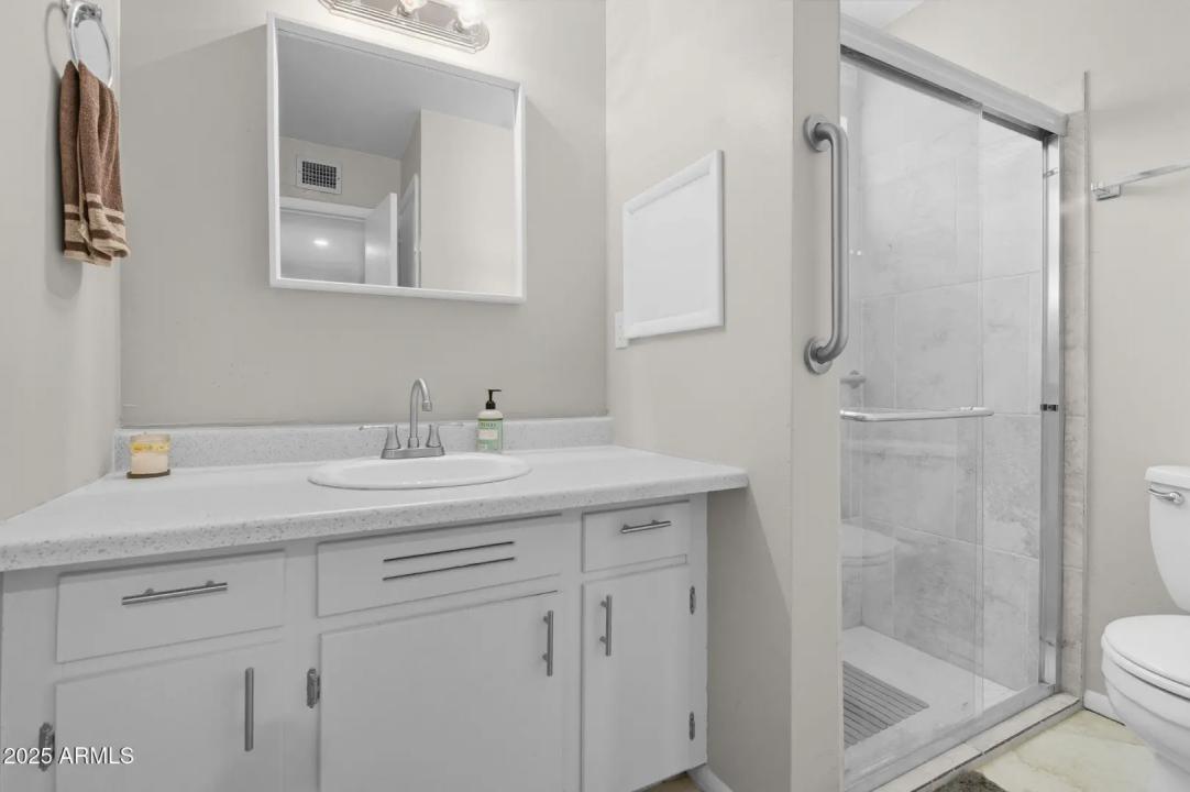 Real Estate Picture 14