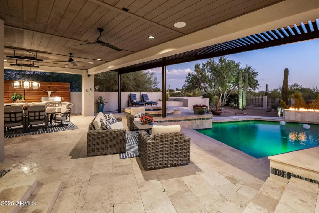 Real Estate Picture 7
