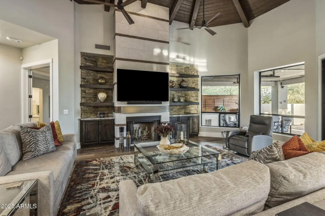 Real Estate Picture 18