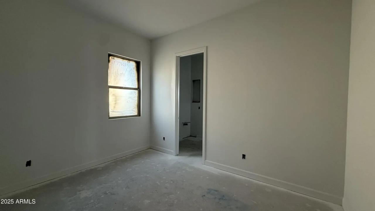 Real Estate Picture 8