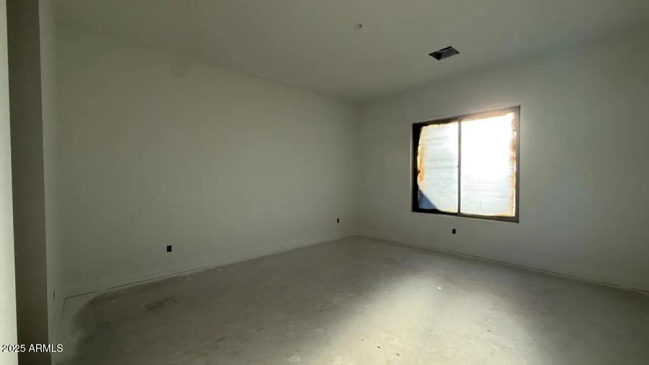 Real Estate Picture 17