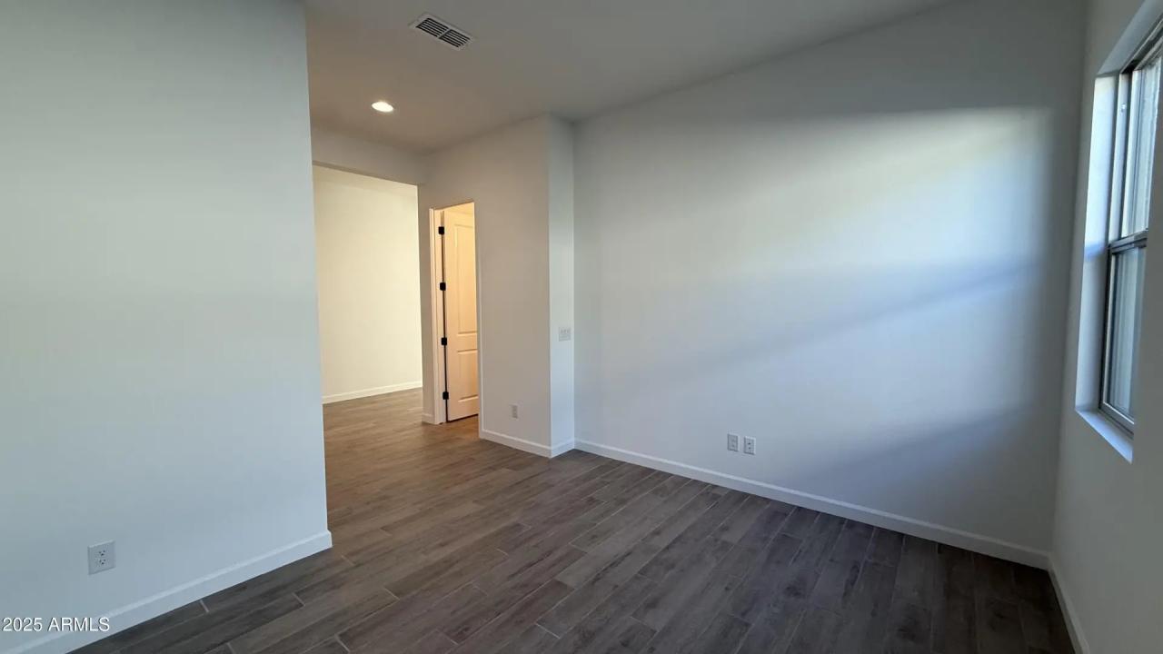 Real Estate Picture 17