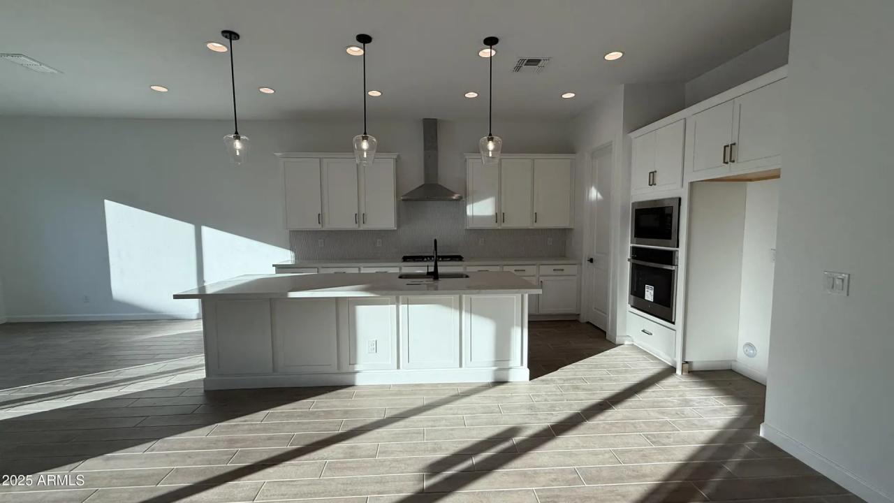 Real Estate Picture 18