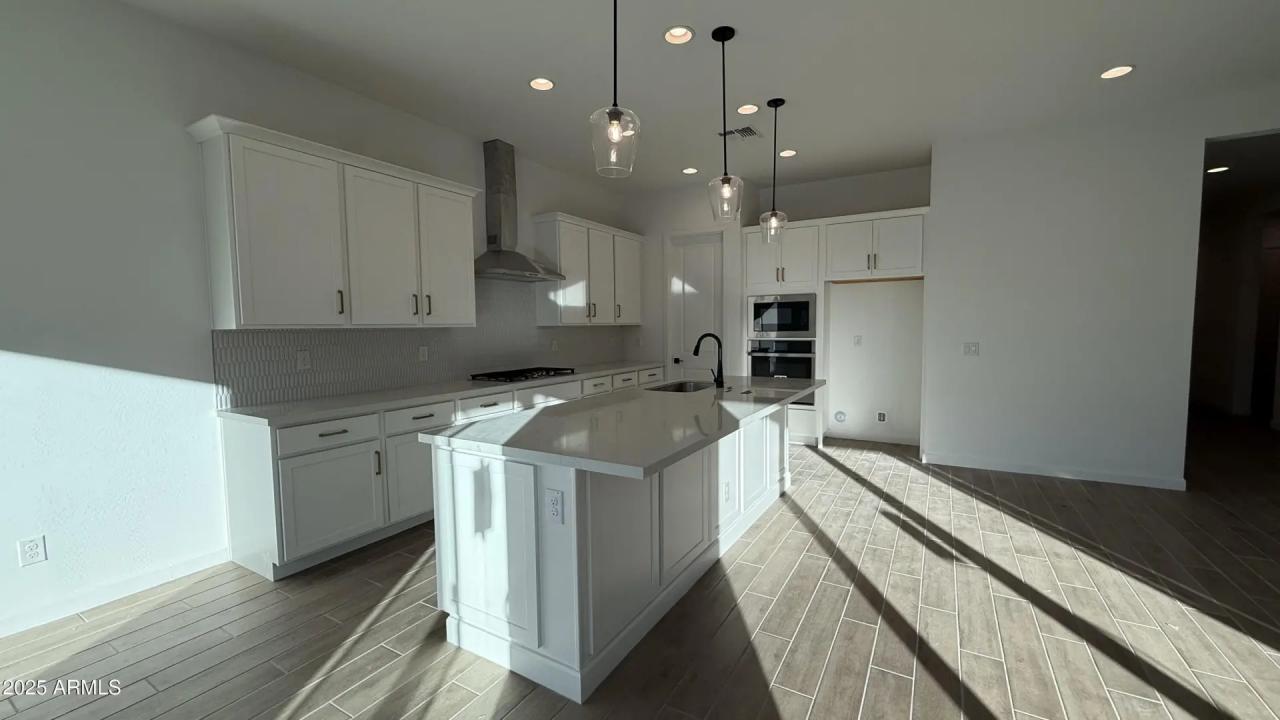 Real Estate Picture 19