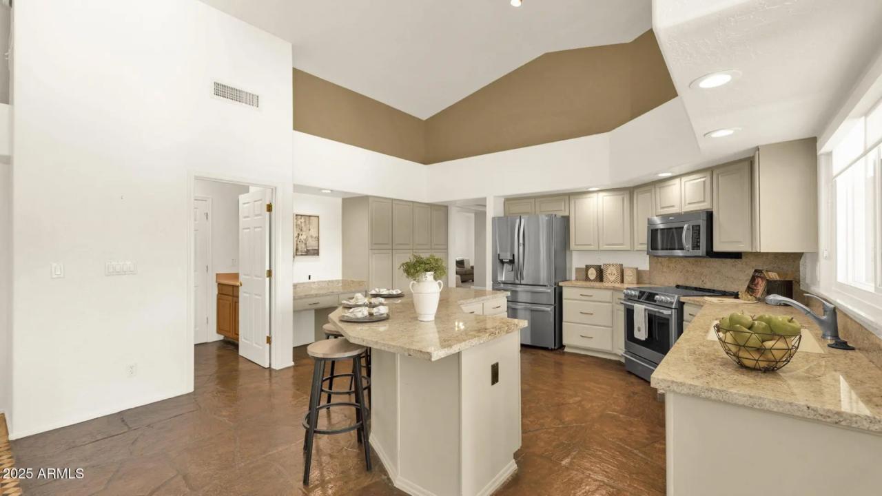 Real Estate Picture 22