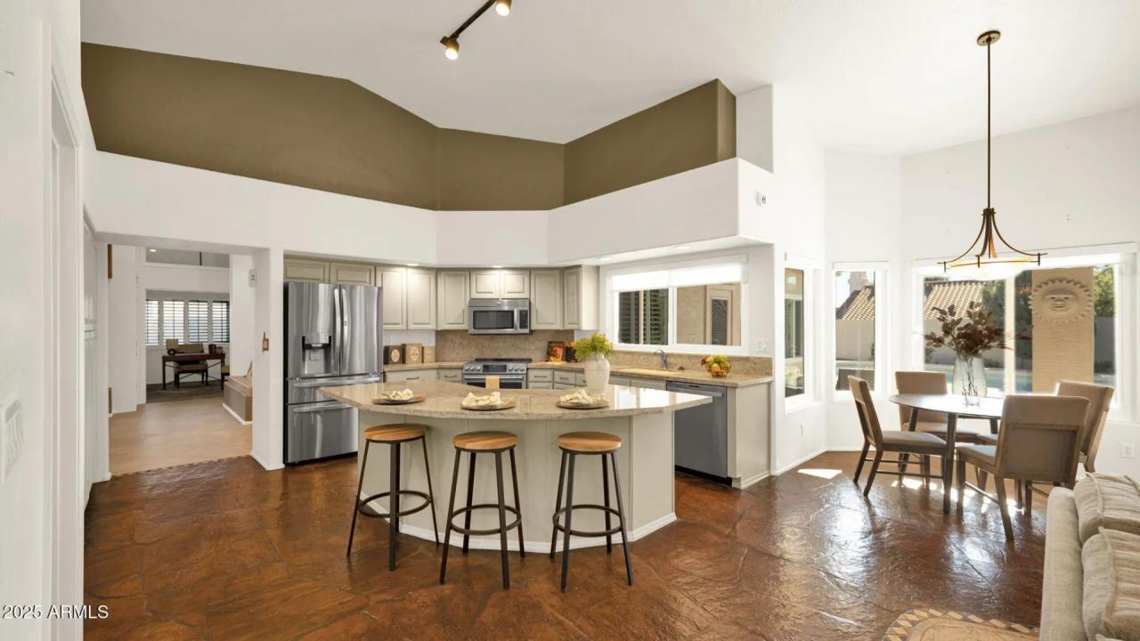 Real Estate Picture 24