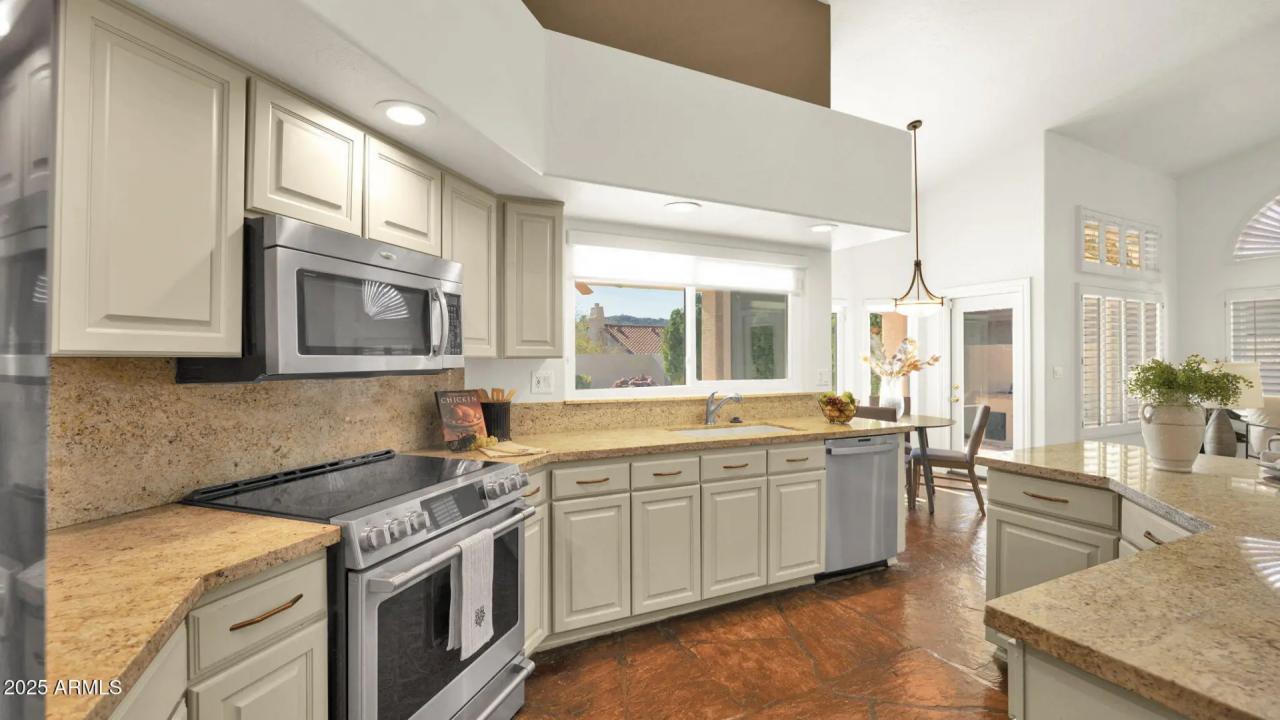 Real Estate Picture 21