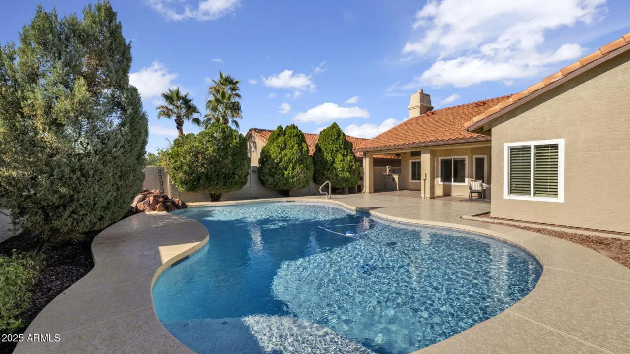 Real Estate Picture 6