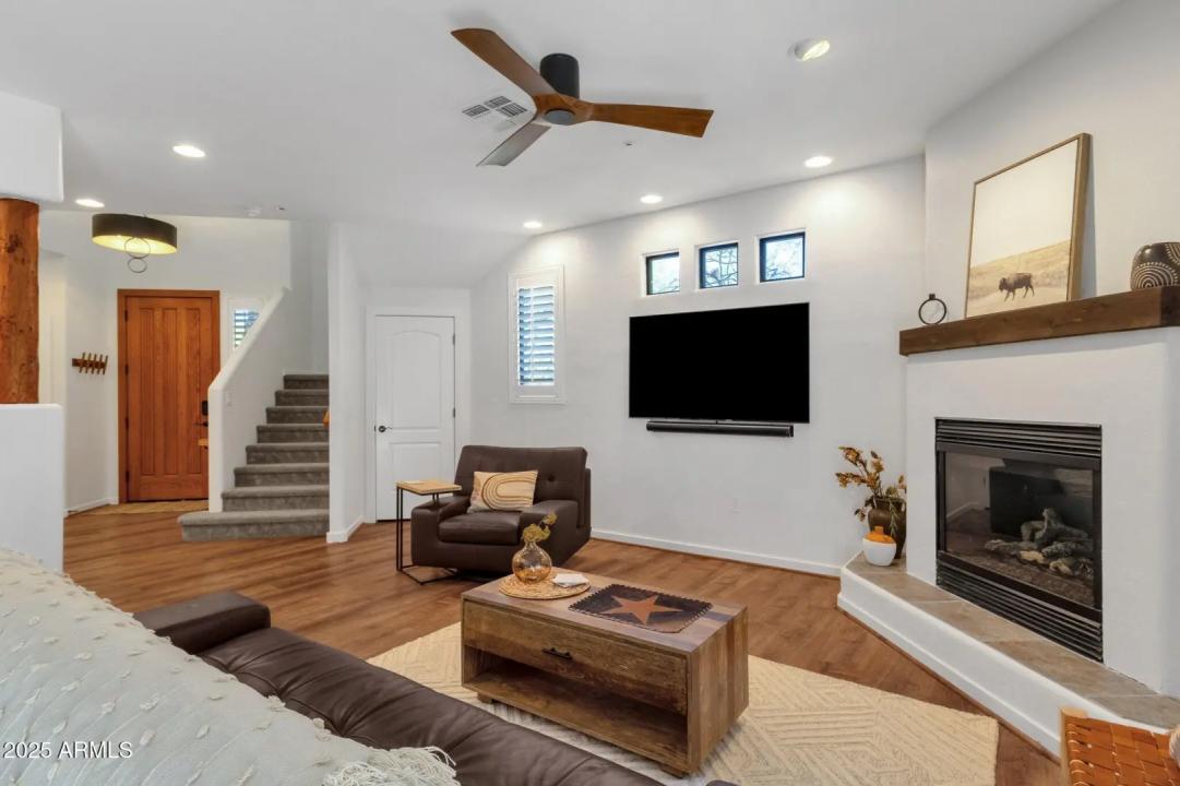 Real Estate Picture 9