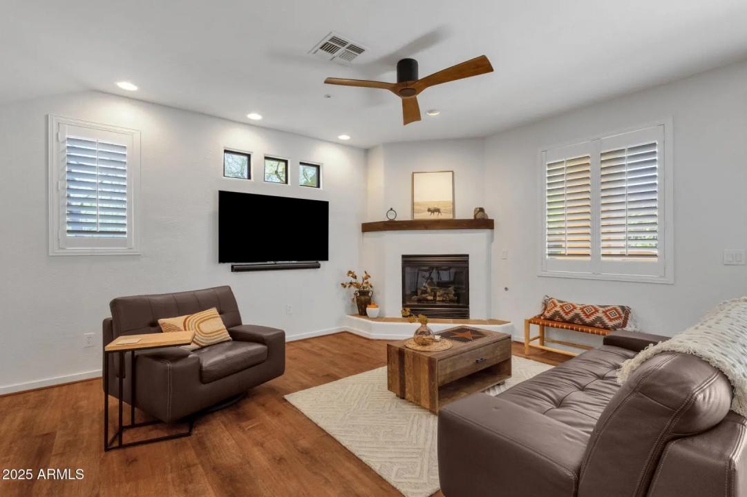 Real Estate Picture 10
