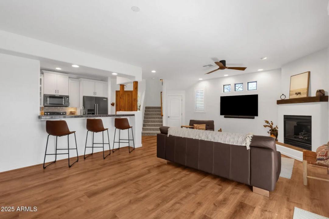 Real Estate Picture 14