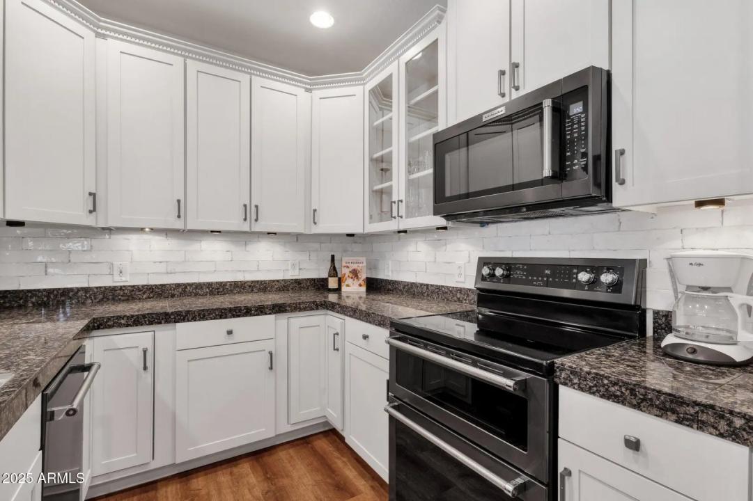 Real Estate Picture 19