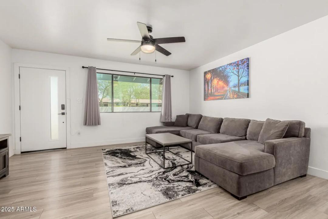 Real Estate Picture 4