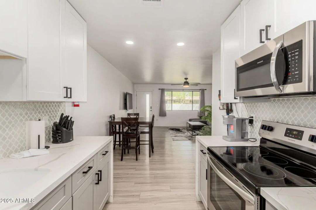 Real Estate Picture 11