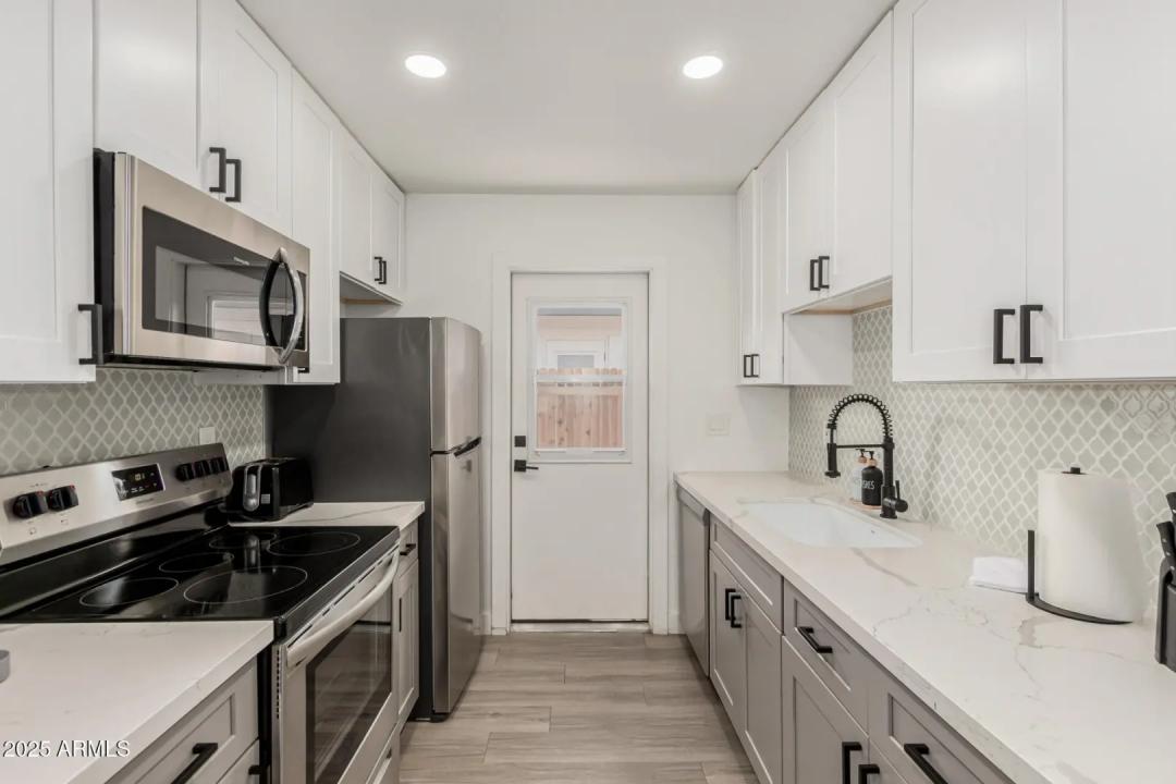 Real Estate Picture 13