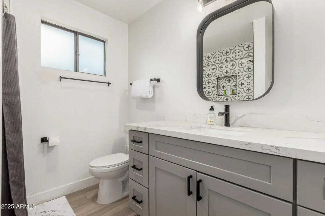 Real Estate Picture 22