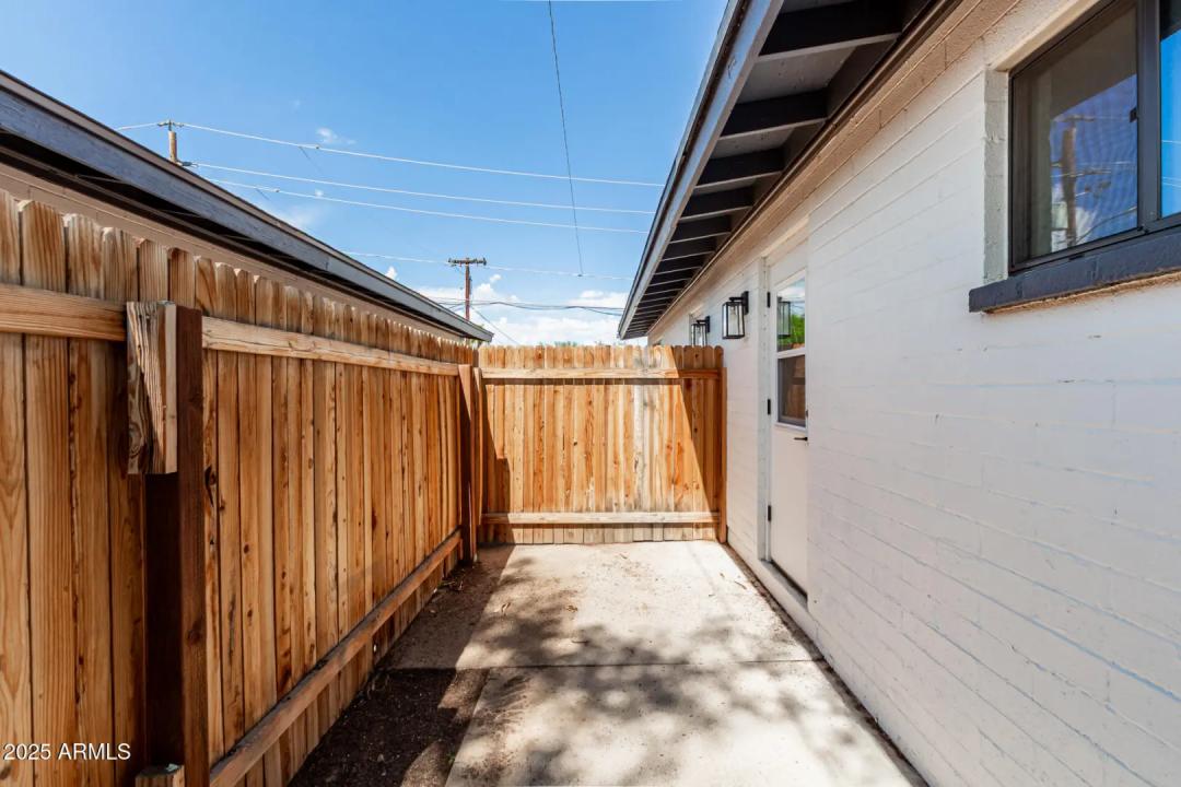 Real Estate Picture 25