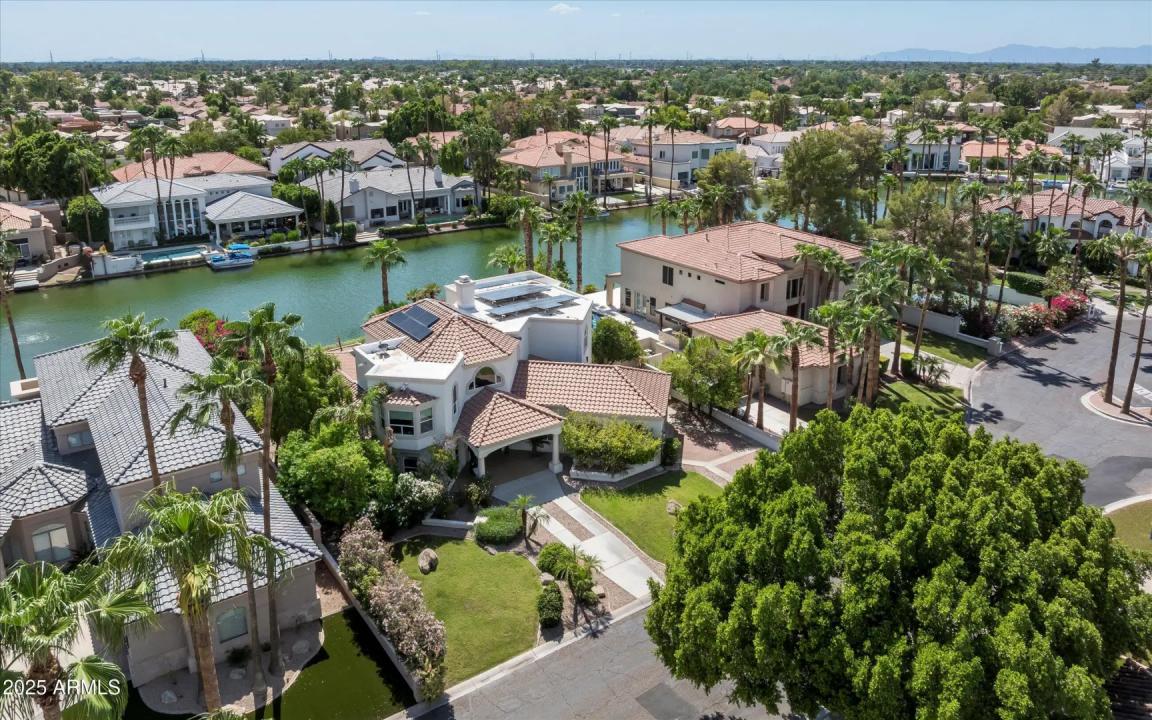 Real Estate Picture 3