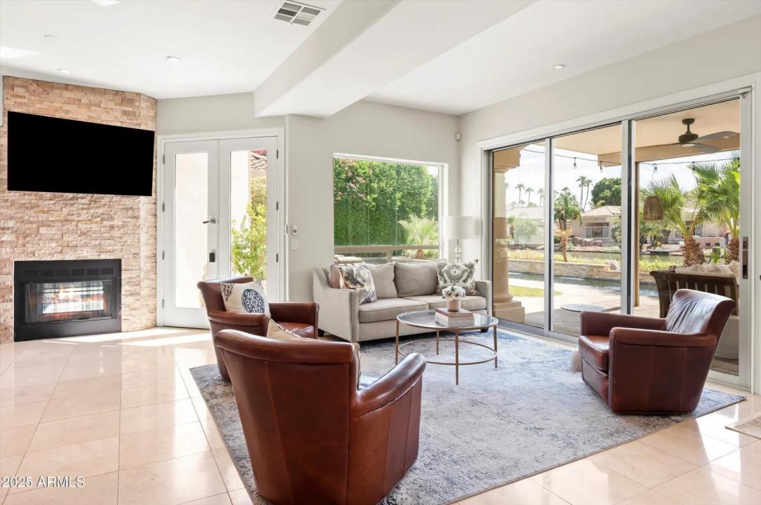 Real Estate Picture 14