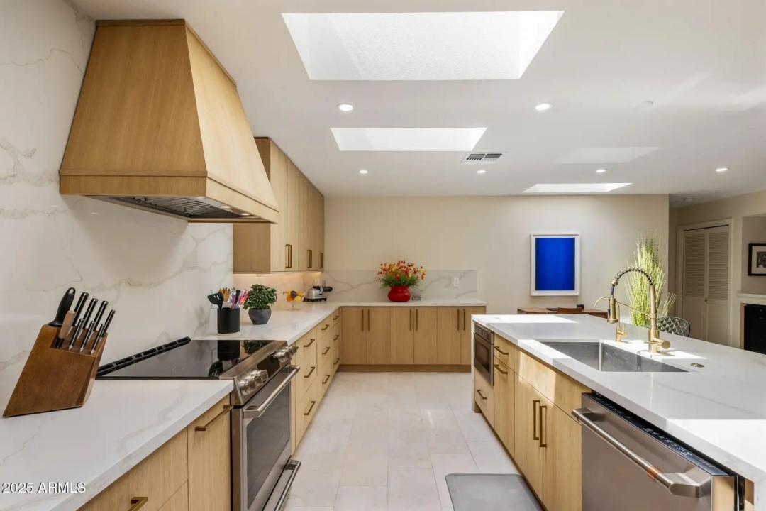 Real Estate Picture 5
