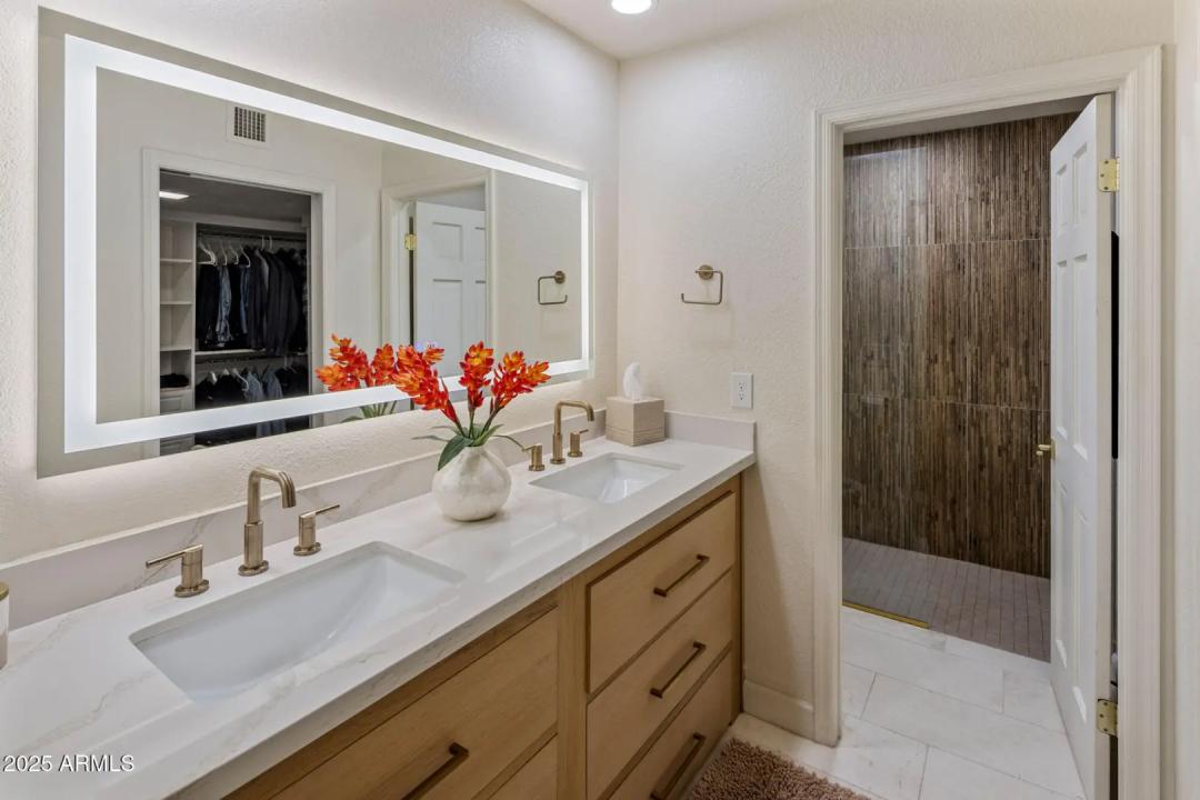 Real Estate Picture 11