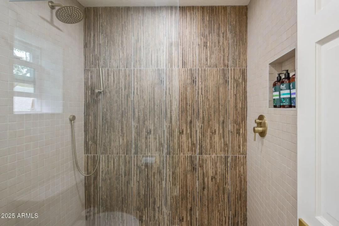 Real Estate Picture 12