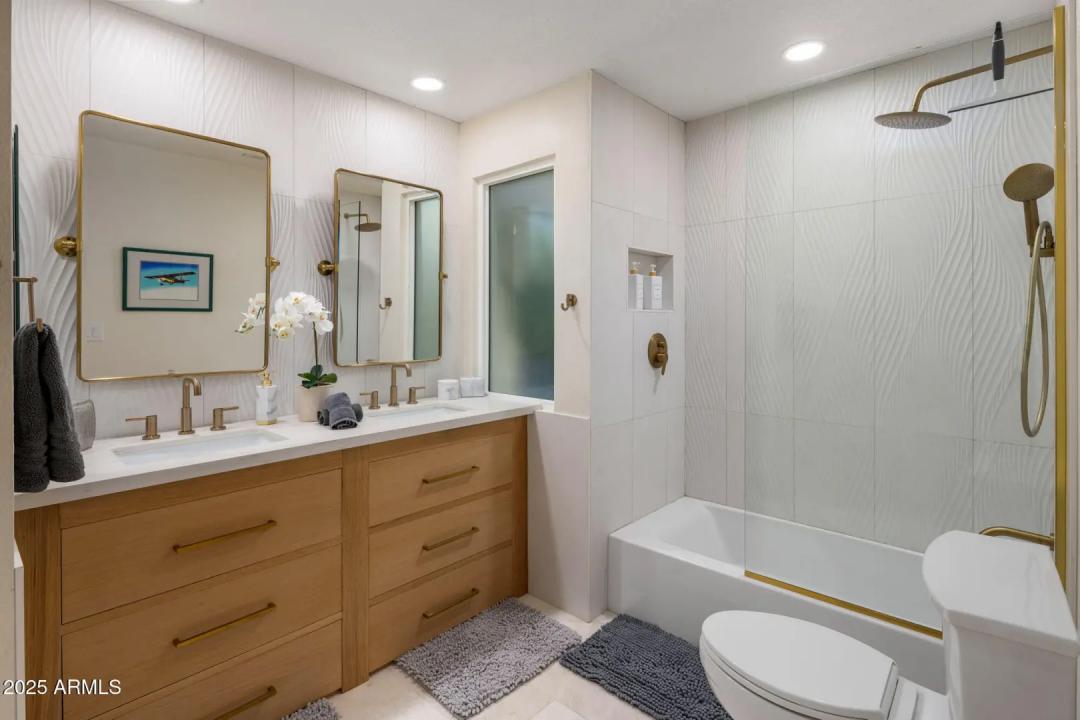 Real Estate Picture 16